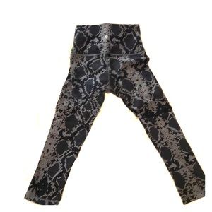 Lululemon Wunder Under High-Rise crop tights